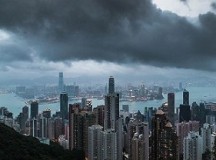香港楼市堪跌，跌幅多少？